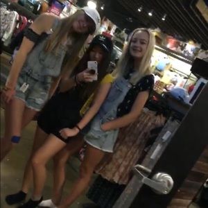 Meet your Posher, Jacil